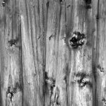 Schwarzweiß-Foto alte, verwitterte Holzstruktur